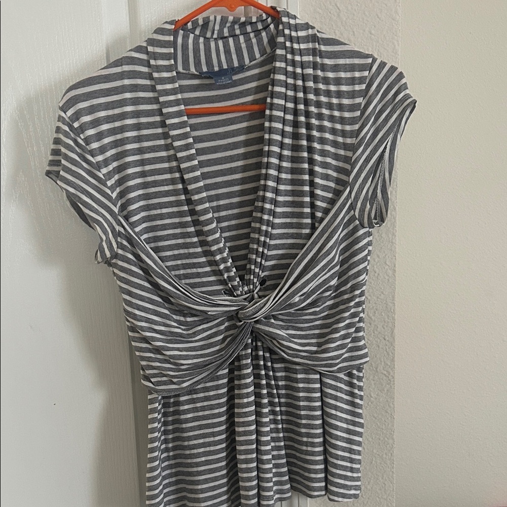Chic Gray Striped Women's Blouse
